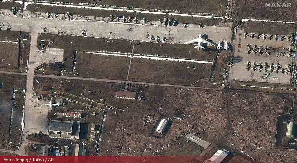 aerodrom cugujiv tanjug ap Satellite image 2022 Maxar Tećnologies.jpg